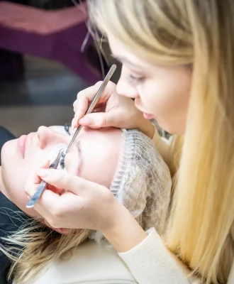 eyelash-extension-procedure-beauty-salon-lashes-close-up-concept-spa-lash
